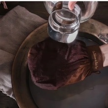 La Sultane de Saba Kessa Glove Гипоаллергенная перчатка для пилинга с мощным эффектом эксфолирования