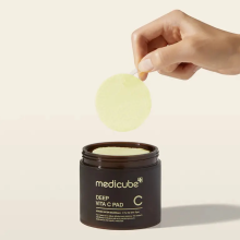 Medicube Deep Vita C Pad корейські тонер-пади з вітаміном C для освітлення та тону 70 шт