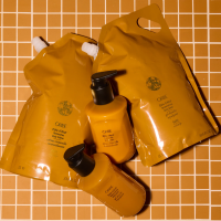 Oribe Côte d'Azur Replenishing Body Wash Пробуждающий гель для душа Лазурное побережье 300 мл