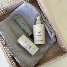 Salt & Stone Body Lotion Black Rose & Oud, увлажняющий лосьон для тела с ароматом черной розы и уда, 206 мл