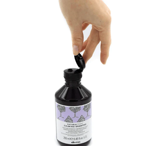 Davines CALMING успокаивающий шампунь для чувствительной кожи головы, склонной к раздражению 250 мл